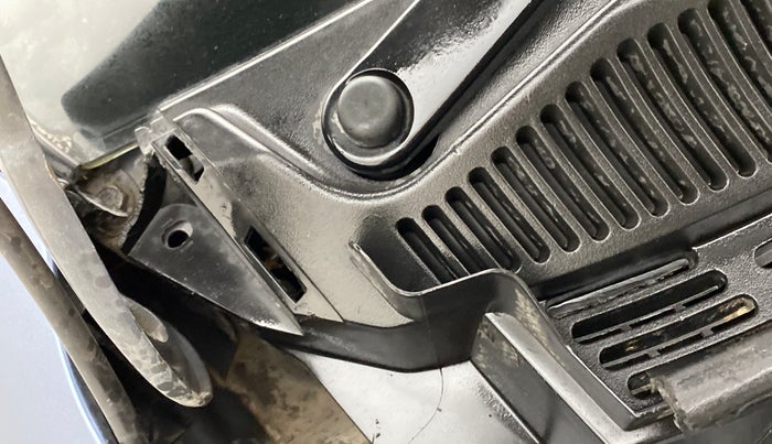2014 Maruti Ritz VXI, Petrol, Manual, 82,506 km, Bonnet (hood) - Cowl vent panel has minor damage
