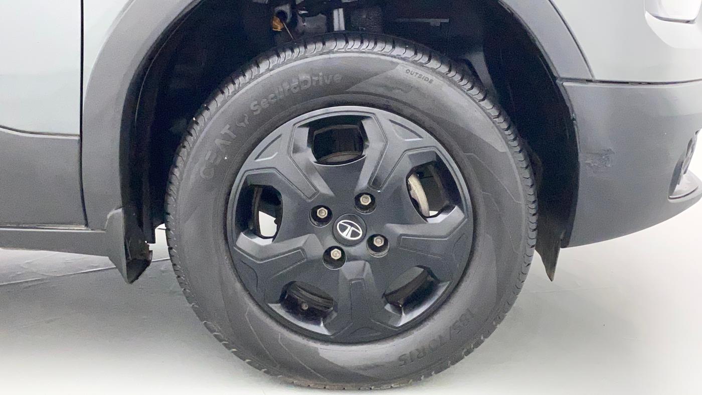 2023 Tata PUNCH ACCOMPLISHED MT, Petrol, Manual, 13,132 km, Right Front Wheel