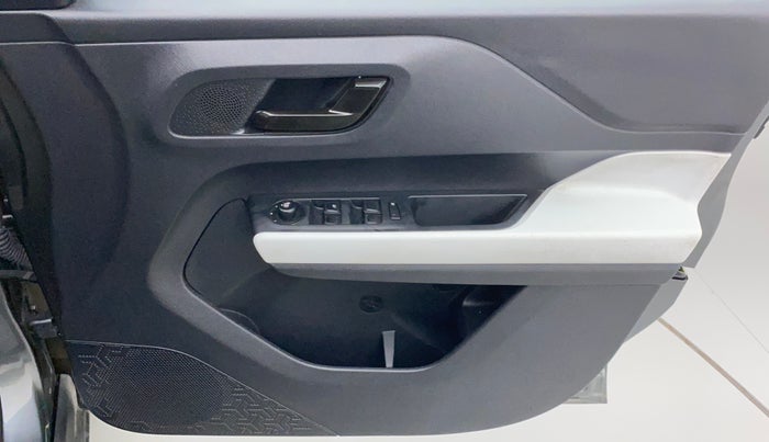 2023 Tata PUNCH ACCOMPLISHED MT, Petrol, Manual, 13,132 km, Driver Side Door Panels Control