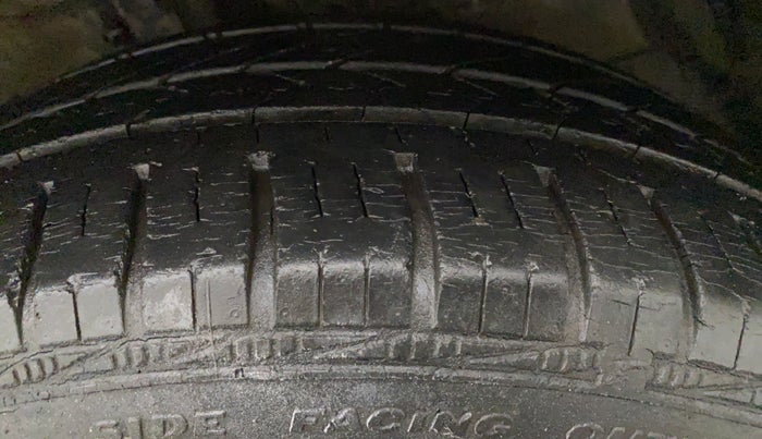 2013 Maruti Ertiga ZXI, Petrol, Manual, 39,406 km, Left Front Tyre Tread