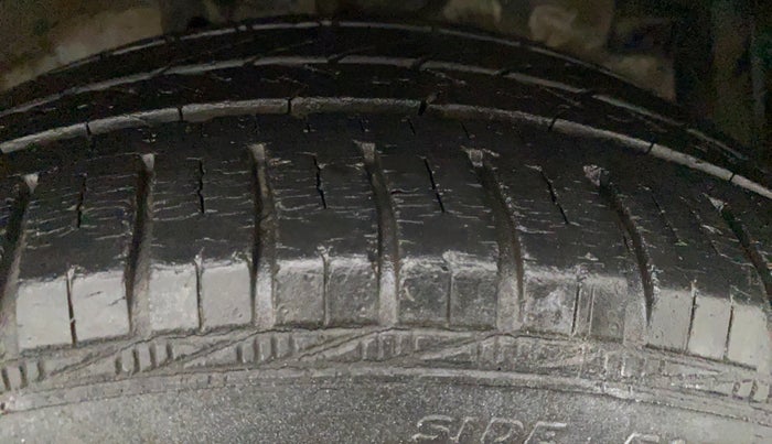 2013 Maruti Ertiga ZXI, Petrol, Manual, 39,406 km, Right Front Tyre Tread