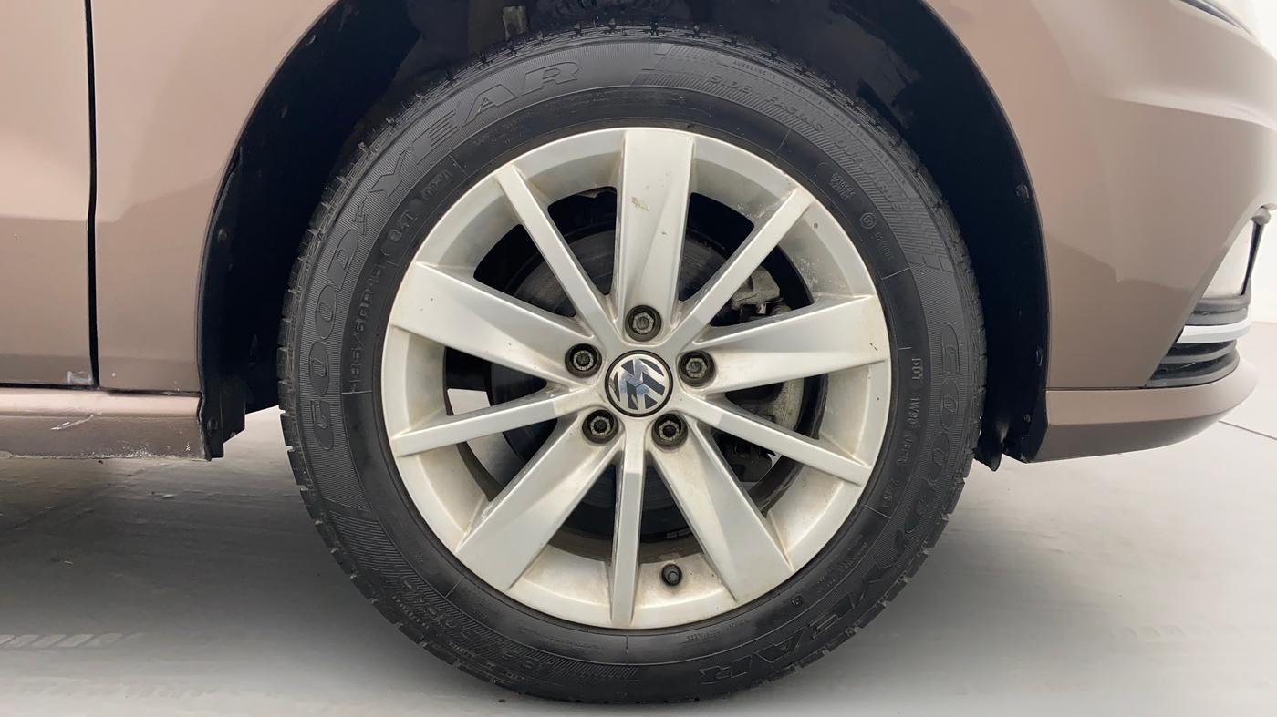 2016 Volkswagen Ameo HIGHLINE 1.2, Petrol, Manual, 15,601 km, Right Front Wheel