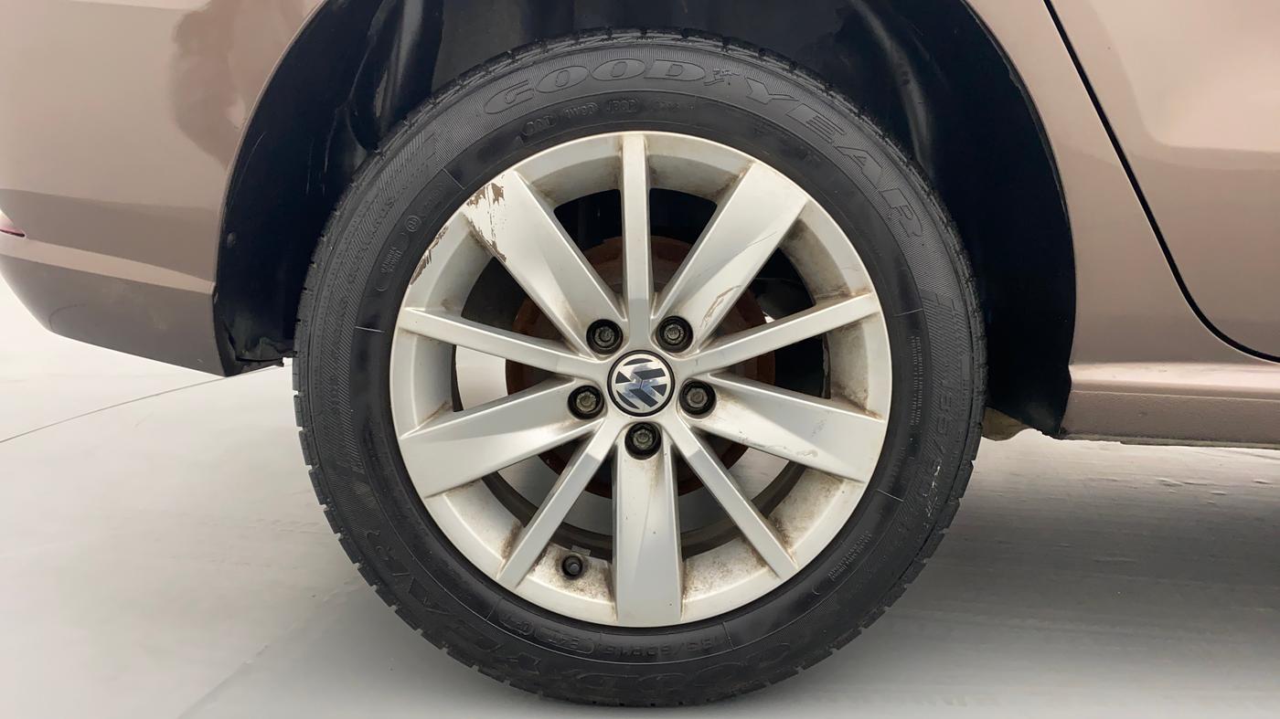 2016 Volkswagen Ameo HIGHLINE 1.2, Petrol, Manual, 15,601 km, Right Rear Wheel