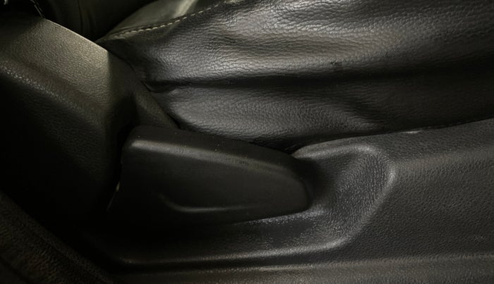 2016 Renault Kwid RXT 1.0, Petrol, Manual, 43,520 km, Driver Side Adjustment Panel