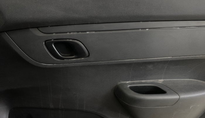 2016 Renault Kwid RXT 1.0, Petrol, Manual, 43,520 km, Driver Side Door Panels Control