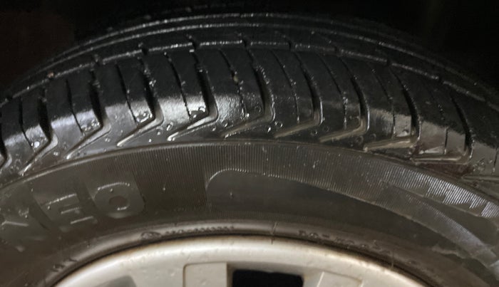 2016 Renault Kwid RXT 1.0, Petrol, Manual, 43,520 km, Right Front Tyre Tread