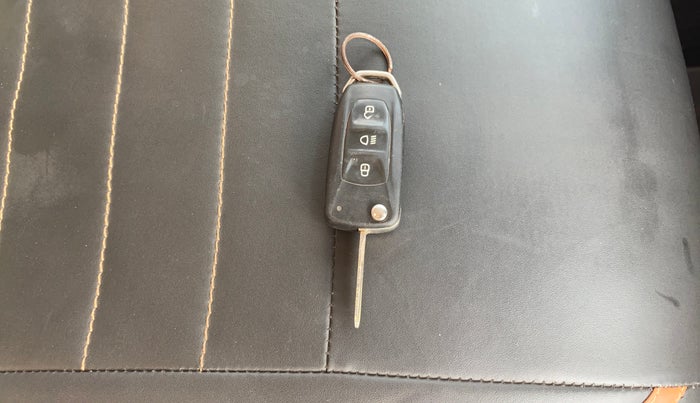 2017 Tata TIGOR XT PETROL, CNG, Manual, 37,080 km, Key Close Up