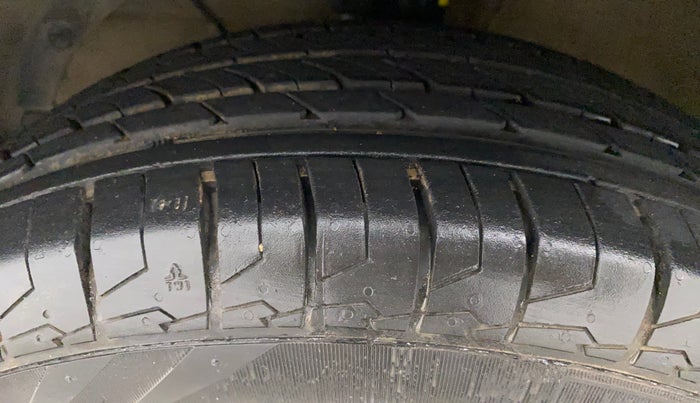 2018 Maruti Dzire ZXI PLUS AMT, Petrol, Automatic, 76,409 km, Left Front Tyre Tread