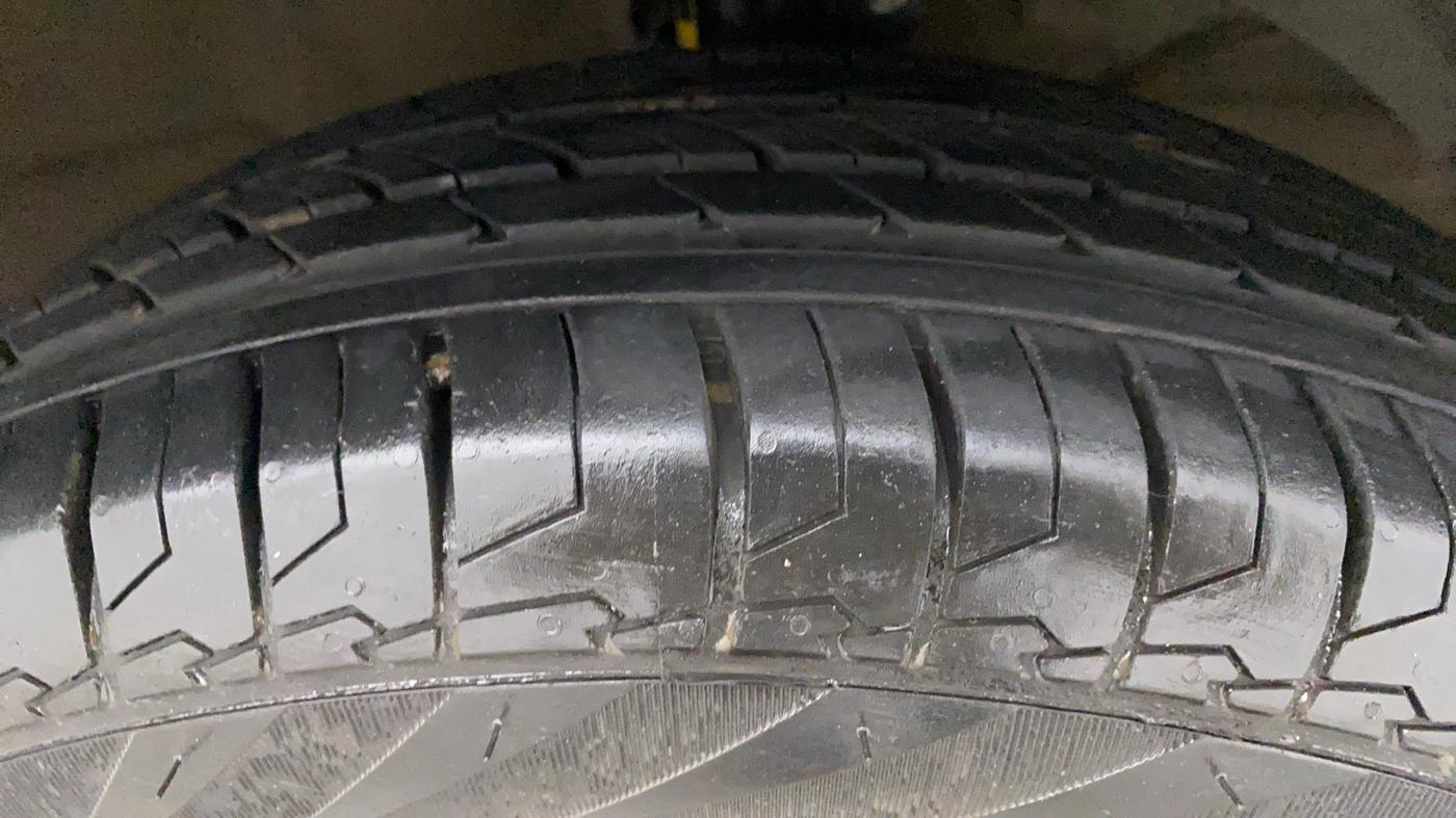 2018 Maruti Dzire ZXI PLUS AMT, Petrol, Automatic, 76,409 km, Right Front Tyre Tread