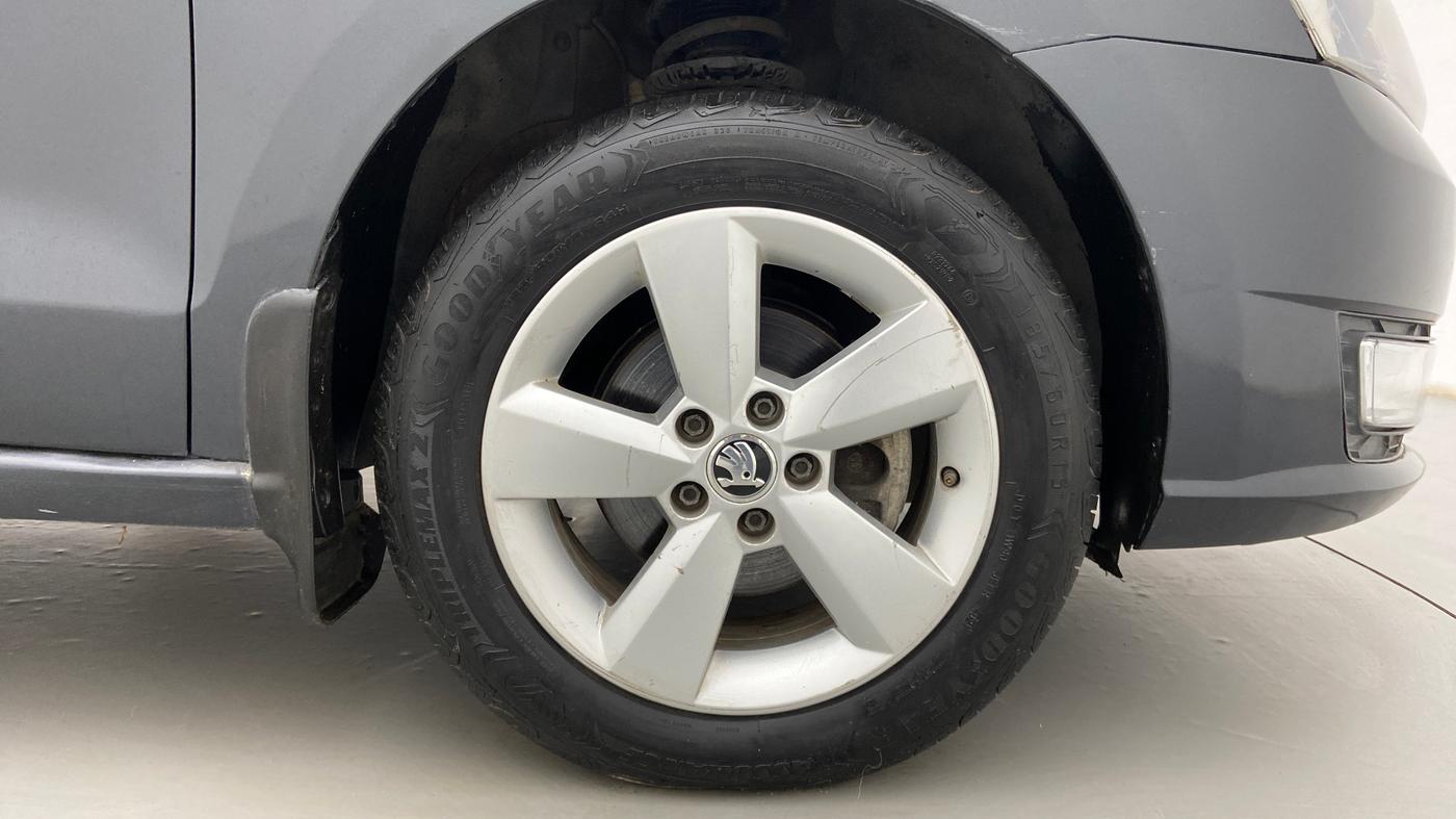 2016 Skoda Rapid 1.5 TDI MT AMBITION, CNG, Manual, 73,005 km, Right Front Wheel
