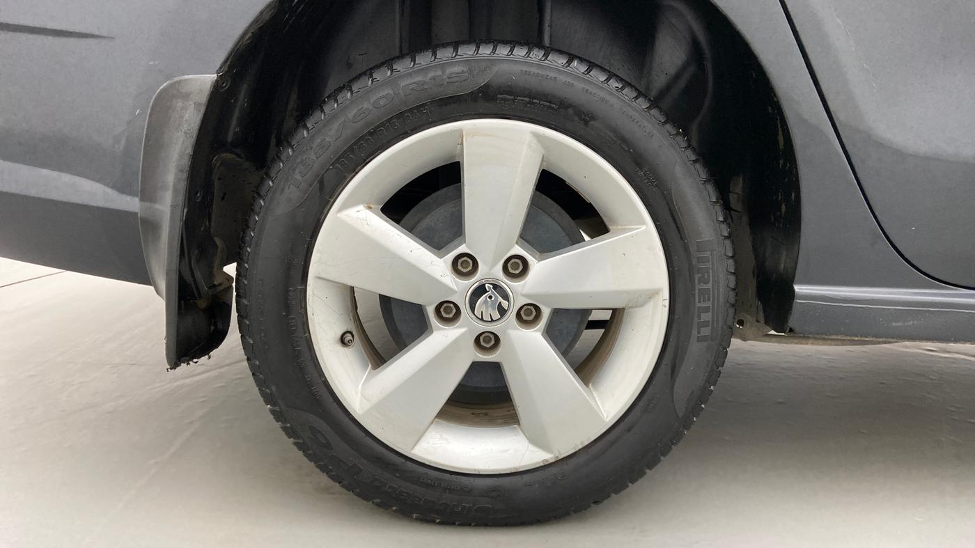 2016 Skoda Rapid 1.5 TDI MT AMBITION, CNG, Manual, 73,005 km, Right Rear Wheel