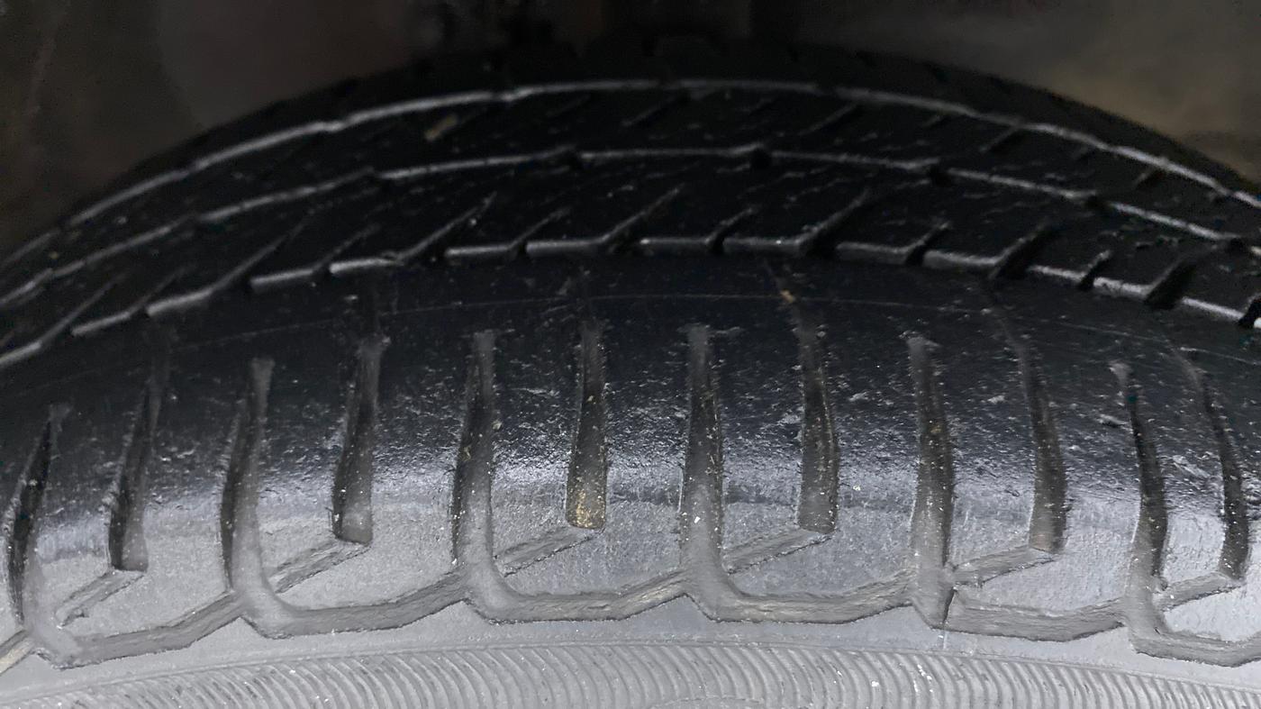 2014 Maruti Wagon R 1.0 VXI, Petrol, Manual, 17,744 km, Right Front Tyre Tread