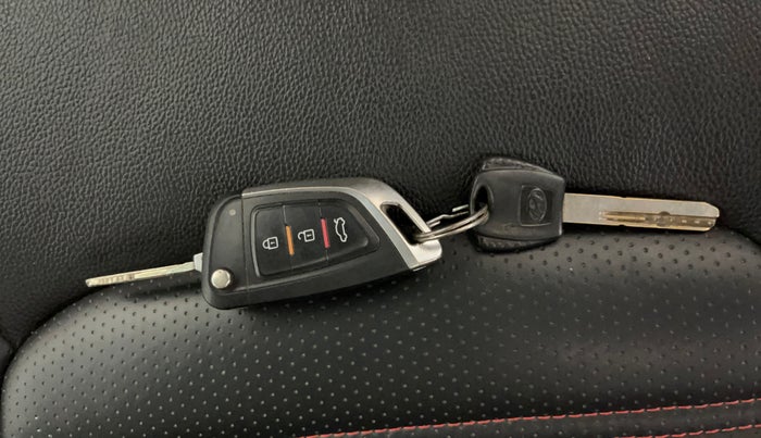 2015 Hyundai i10 SPORTZ 1.1, Petrol, Manual, 81,079 km, Key Close Up