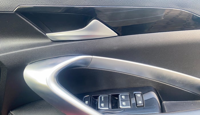 2020 MG HECTOR SMART HYBRID 1.5 PETROL, Petrol, Manual, 69,507 km, Driver Side Door Panels Control