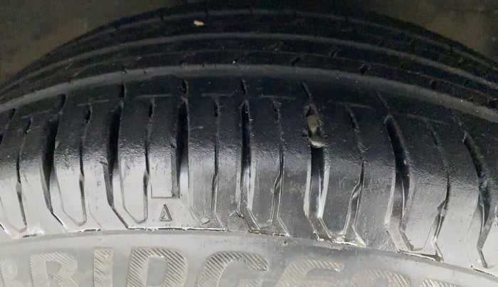 2011 Maruti Ritz ZXI, Petrol, Manual, 81,940 km, Right Front Tyre Tread