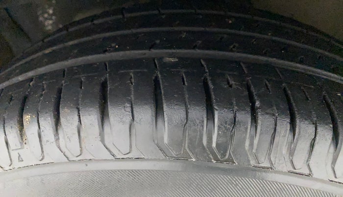 2011 Maruti Ritz ZXI, Petrol, Manual, 81,940 km, Left Front Tyre Tread