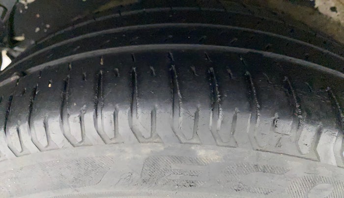 2011 Maruti Ritz ZXI, Petrol, Manual, 81,940 km, Right Rear Tyre Tread
