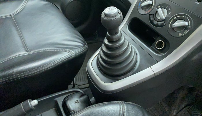 2011 Maruti Ritz ZXI, Petrol, Manual, 81,940 km, Gear lever - Boot cover slightly torn