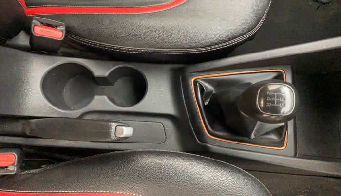 2017 Hyundai Elite i20 ASTA 1.2 DUAL TONE, Petrol, Manual, 1,17,862 km, Gear Lever