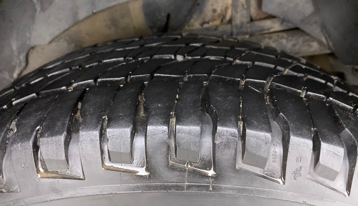 2013 Mahindra XUV500 W8, Diesel, Manual, 80,437 km, Left Rear Tyre Tread
