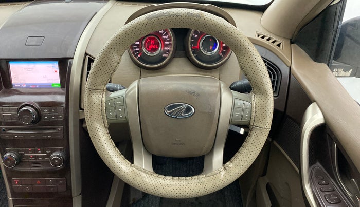 2013 Mahindra XUV500 W8, Diesel, Manual, 80,437 km, Steering Wheel Close Up
