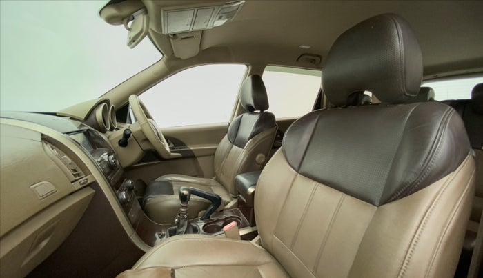 2013 Mahindra XUV500 W8, Diesel, Manual, 80,437 km, Right Side Front Door Cabin