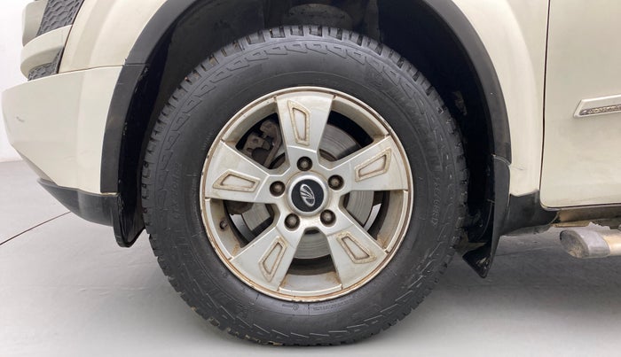 2013 Mahindra XUV500 W8, Diesel, Manual, 80,437 km, Left Front Wheel