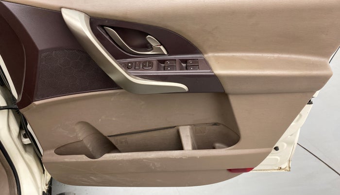 2013 Mahindra XUV500 W8, Diesel, Manual, 80,437 km, Driver Side Door Panels Control