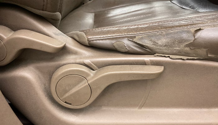 2013 Mahindra XUV500 W8, Diesel, Manual, 80,437 km, Driver Side Adjustment Panel