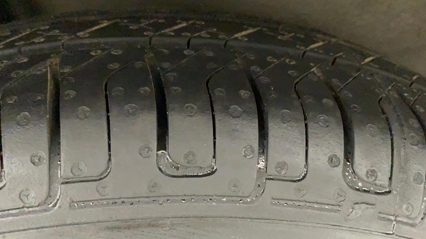 2012 Maruti Ritz ZXI, Petrol, Manual, 66,566 km, Right Rear Tyre Tread