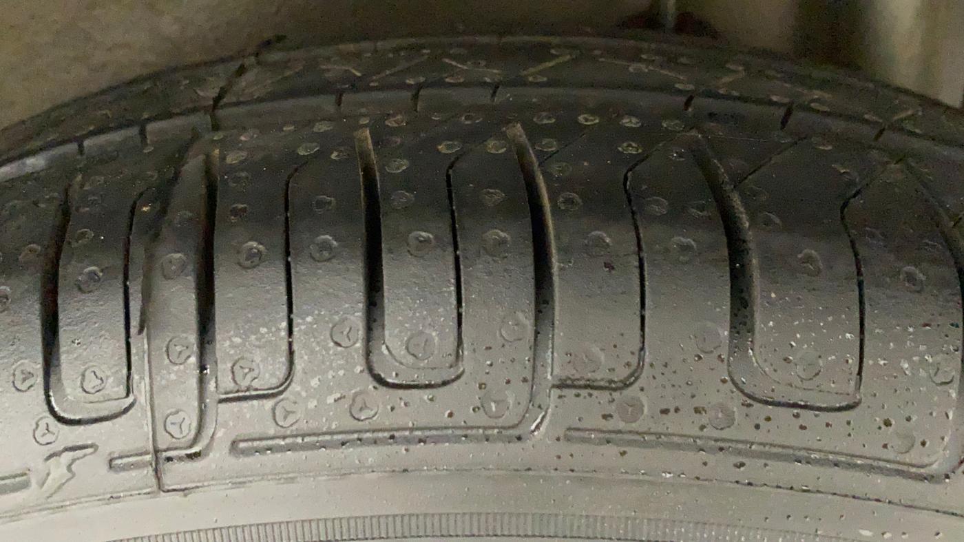 2012 Maruti Ritz ZXI, Petrol, Manual, 66,566 km, Left Rear Tyre Tread