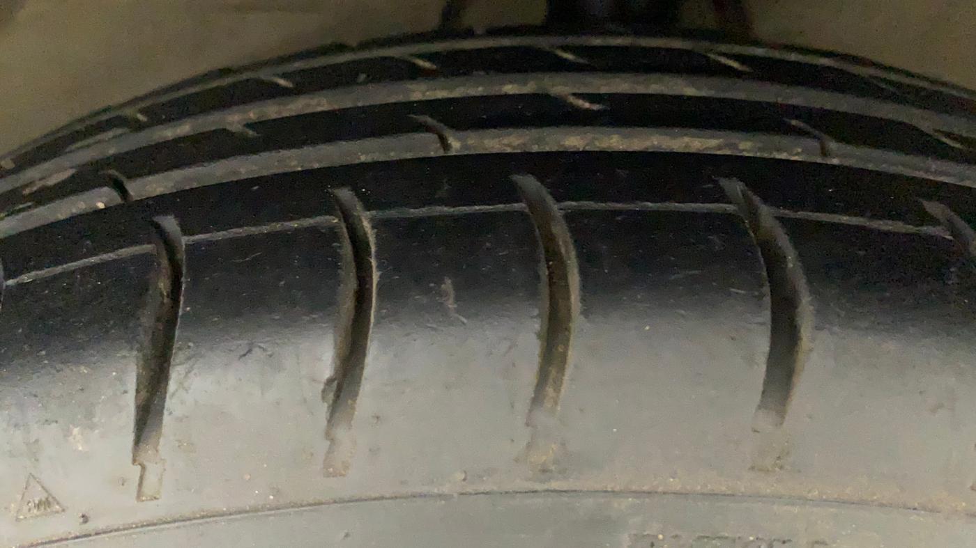 2012 Maruti Ritz ZXI, Petrol, Manual, 66,566 km, Left Front Tyre Tread