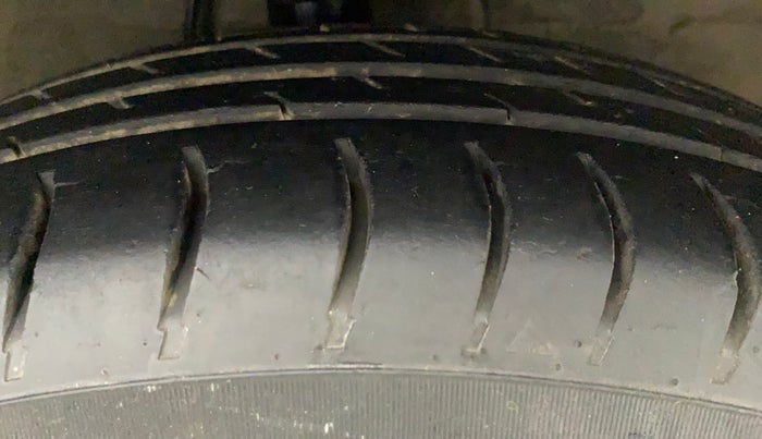 2012 Maruti Ritz ZXI, Petrol, Manual, 66,566 km, Right Front Tyre Tread
