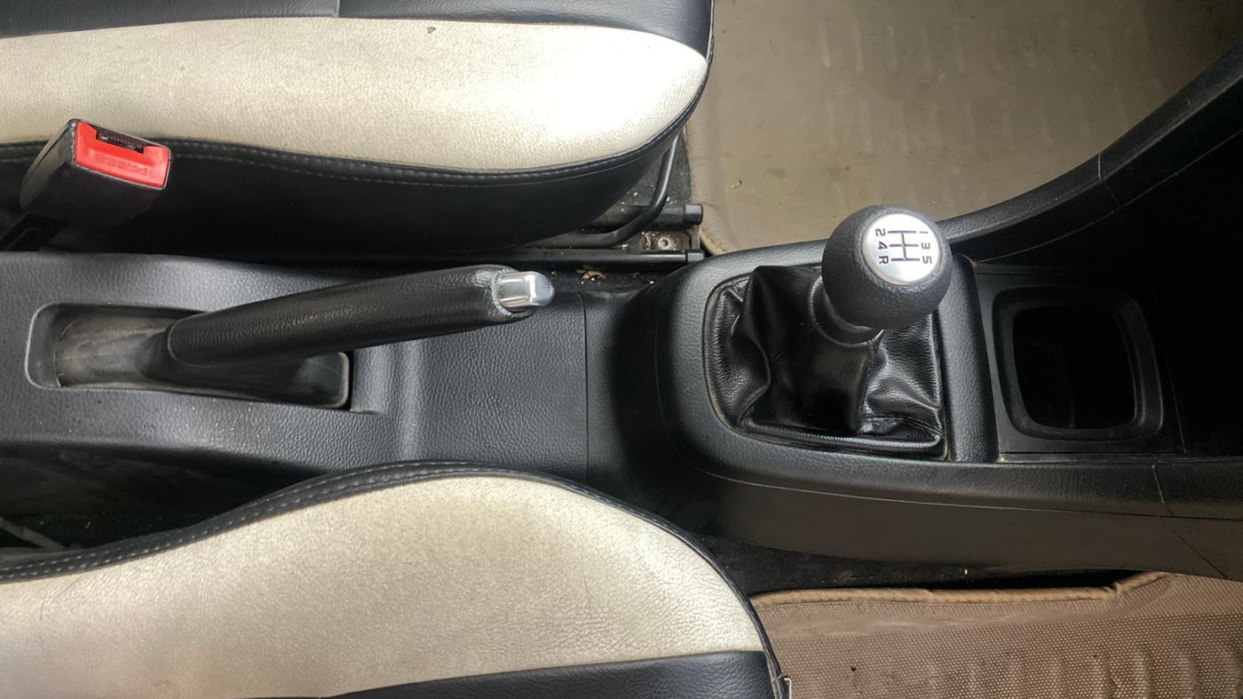 2013 Maruti Swift VDI, Diesel, Manual, 88,028 km, Gear Lever