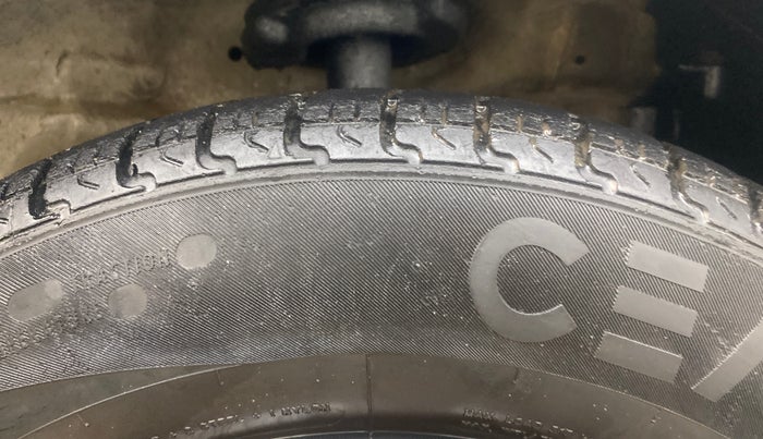 2013 Maruti Swift VDI, Diesel, Manual, 88,028 km, Right Front Tyre Tread