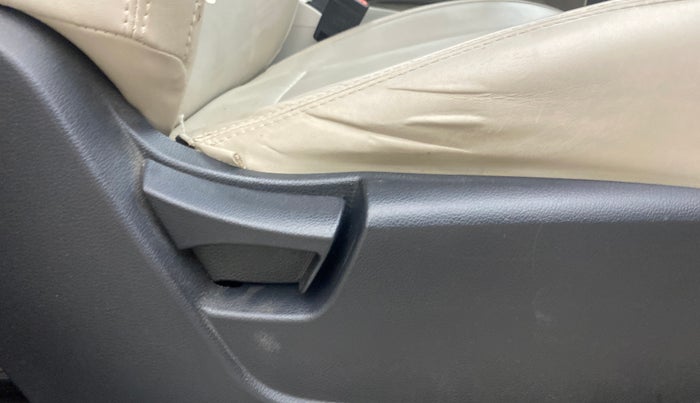 2019 Mahindra XUV300 W6 1.2 PETROL, Petrol, Manual, 45,892 km, Driver Side Adjustment Panel