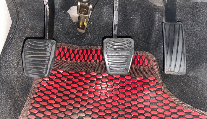 2019 Mahindra XUV300 W6 1.2 PETROL, Petrol, Manual, 45,892 km, Pedals