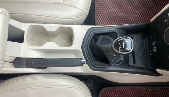 2019 Mahindra XUV300 W6 1.2 PETROL, Petrol, Manual, 45,892 km, Gear Lever