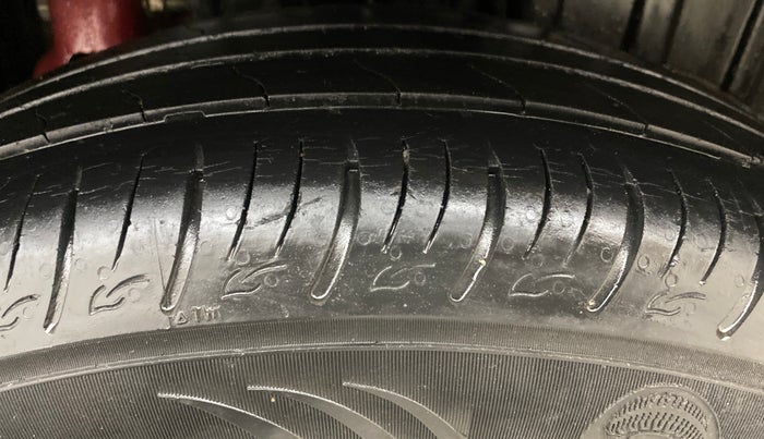 2019 Mahindra XUV300 W6 1.2 PETROL, Petrol, Manual, 45,892 km, Left Rear Tyre Tread