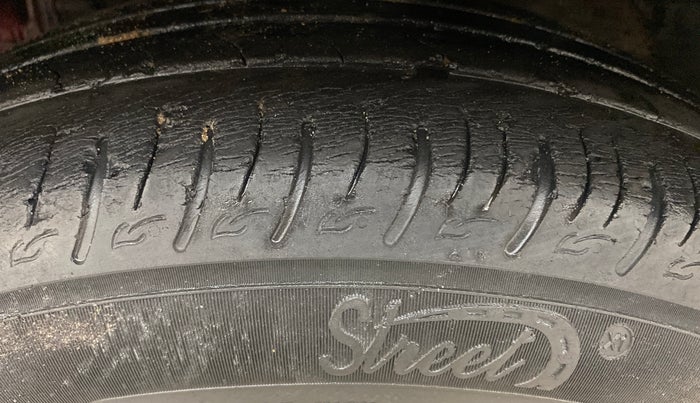 2019 Mahindra XUV300 W6 1.2 PETROL, Petrol, Manual, 45,892 km, Left Front Tyre Tread