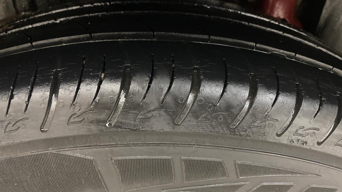 2019 Mahindra XUV300 W6 1.2 PETROL, Petrol, Manual, 45,892 km, Right Rear Tyre Tread