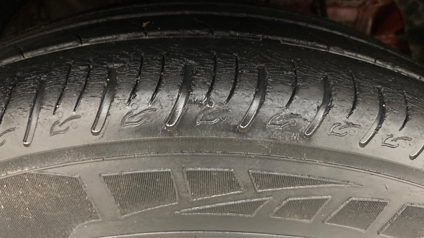 2019 Mahindra XUV300 W6 1.2 PETROL, Petrol, Manual, 45,892 km, Right Front Tyre Tread