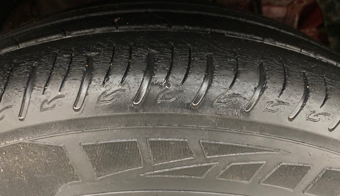 2019 Mahindra XUV300 W6 1.2 PETROL, Petrol, Manual, 45,892 km, Right Front Tyre Tread