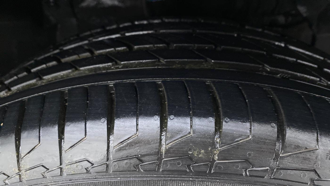 2018 Maruti S Cross ALPHA SHVS, Diesel, Manual, 56,062 km, Right Front Tyre Tread