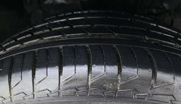 2018 Maruti S Cross ALPHA SHVS, Diesel, Manual, 56,062 km, Right Front Tyre Tread