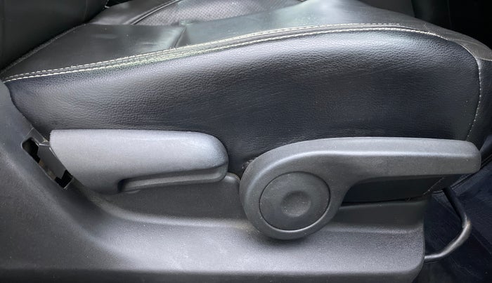 2018 Maruti S Cross ALPHA SHVS, Diesel, Manual, 56,062 km, Driver Side Adjustment Panel