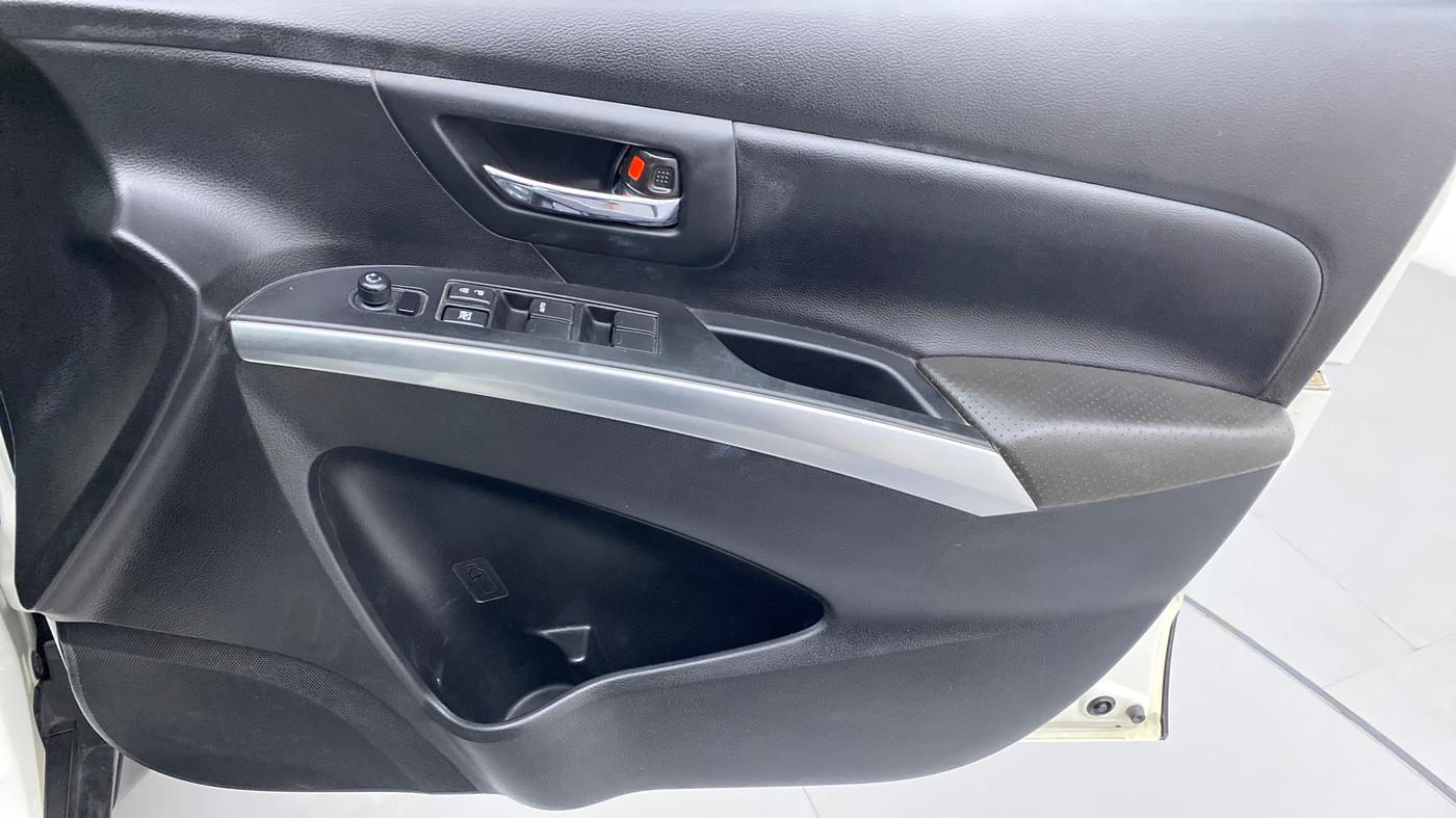 2018 Maruti S Cross ALPHA SHVS, Diesel, Manual, 56,062 km, Driver Side Door Panels Control