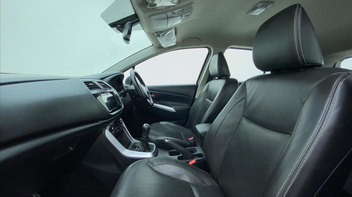 2018 Maruti S Cross ALPHA SHVS, Diesel, Manual, 56,062 km, Right Side Front Door Cabin