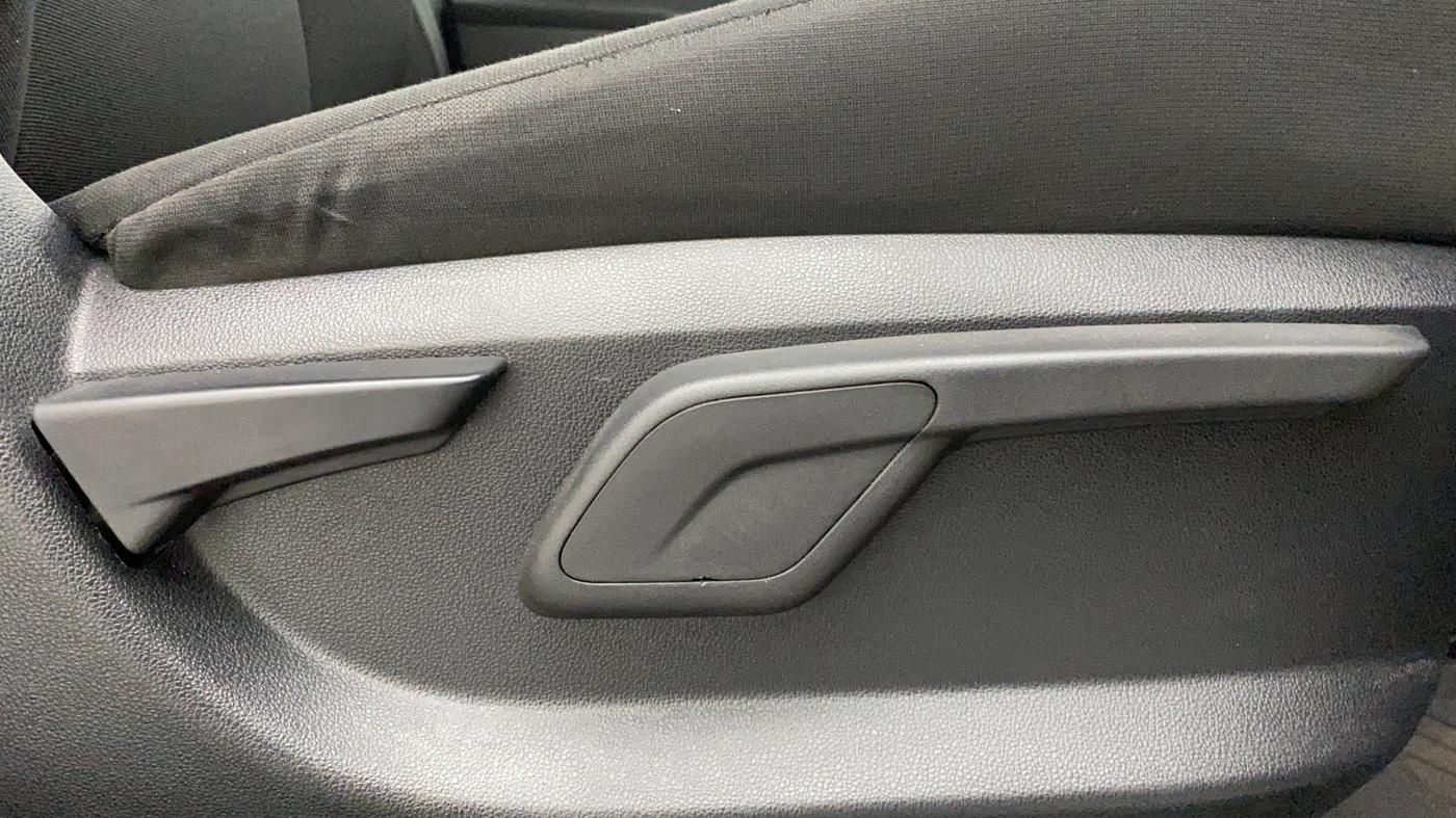 2017 Mahindra KUV 100 NXT K8 6 STR, Petrol, Manual, 16,648 km, Driver Side Adjustment Panel