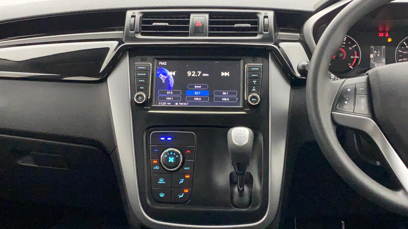 2017 Mahindra KUV 100 NXT K8 6 STR, Petrol, Manual, 16,648 km, Air Conditioner